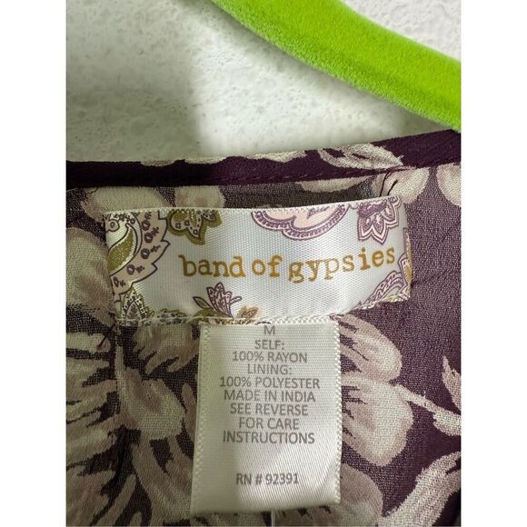 NWT Band of Gypsies Romper Womens Sz M Purple Floral Ruffle V-Neck Boho Festival - Picture 5 of 13